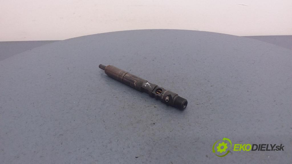 Ford Focus 2004 vstrek 2T1Q9F593-AA