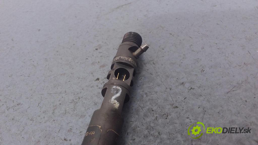 Ford Focus 2004 vstrek 2T1Q9F593-AA
