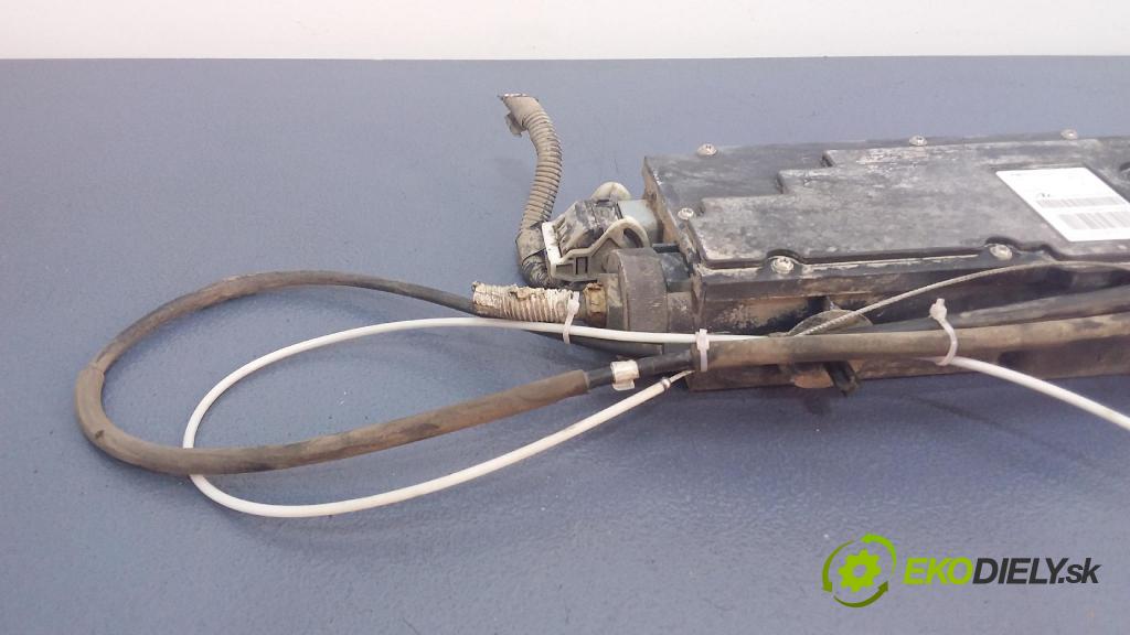 Ford Focus c-max 2004 kulisa Brzda: Manuál 3M51-2598-DA