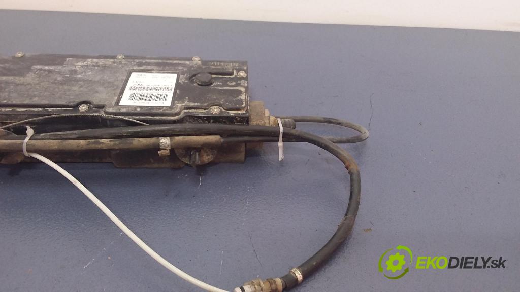 Ford Focus c-max 2004 kulisa Brzda: Manuál 3M51-2598-DA