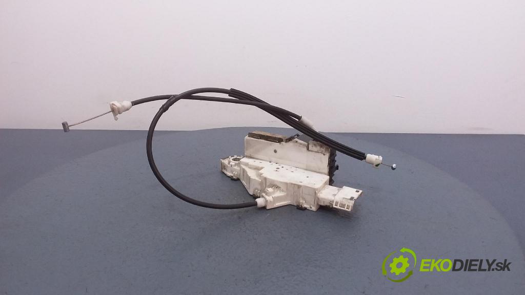 Peugeot 407 2004 zámek dveře před Levý: 01