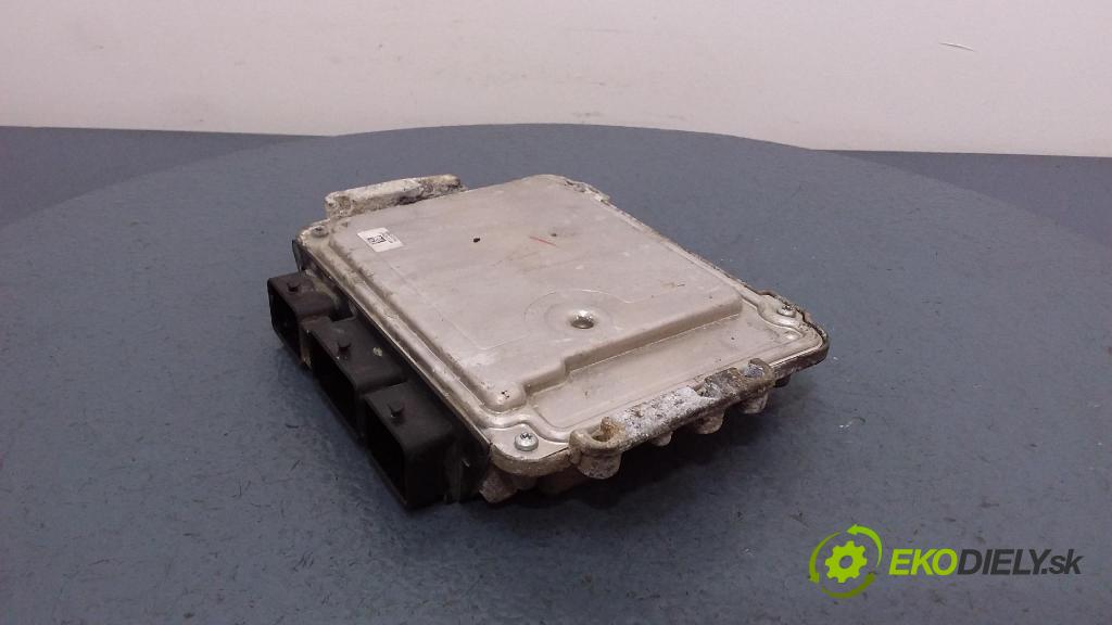 Mazda 3 2006 riadiaca jednotka Motor: 6M61-12A650-BA