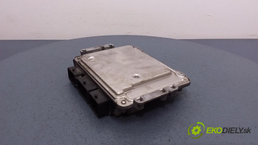 Renault Megane 2006 riadiaca jednotka Motor: 0281013366