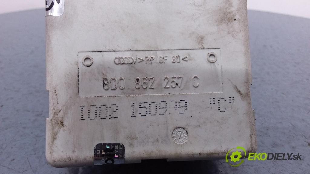 Audi A4 2000 pompa Centrálny: Zámok: 8D0862257C