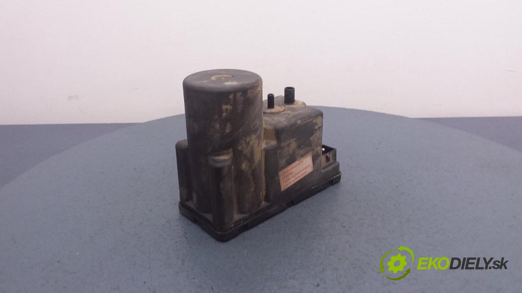 Audi A4 1995 pompa Centrálny: Zámok: 4A0862257A