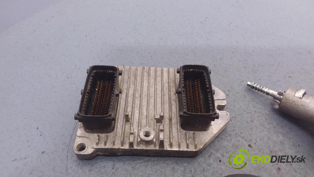 Opel Zafira 2001 riadiaca jednotka Motor: 55351703