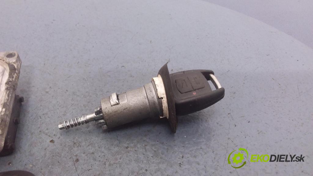 Opel Zafira 2001 riadiaca jednotka Motor: 55351703