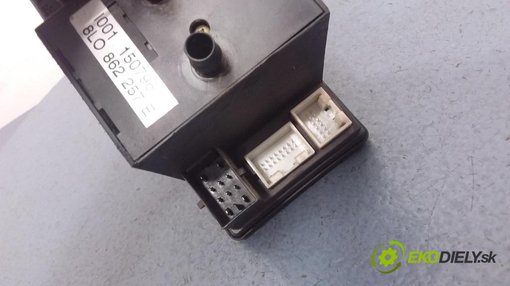 Audi A4 1995 pompa Centrálny: Zámok: 8L0862257E