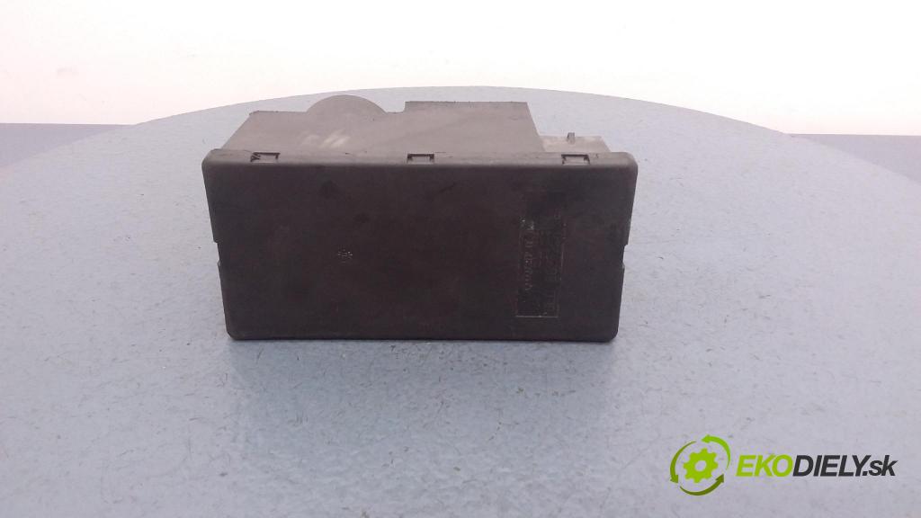 Audi A4 1995 pompa Centrálny: Zámok: 8L0862257E