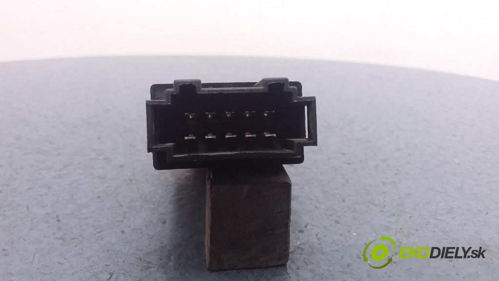 Audi A6 2002 Přepínač Světel: Nouzový 4B0941509D
