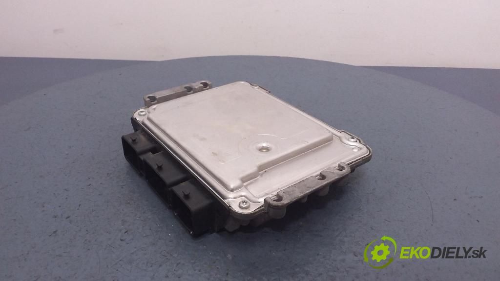 Renault Megane scenic 2006 riadiaca jednotka Motor: 8200527725