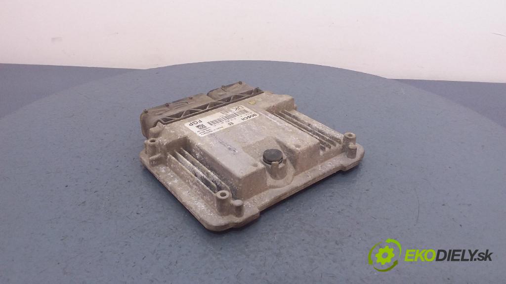 Opel Vectra 2004 riadiaca jednotka Motor: 55189631