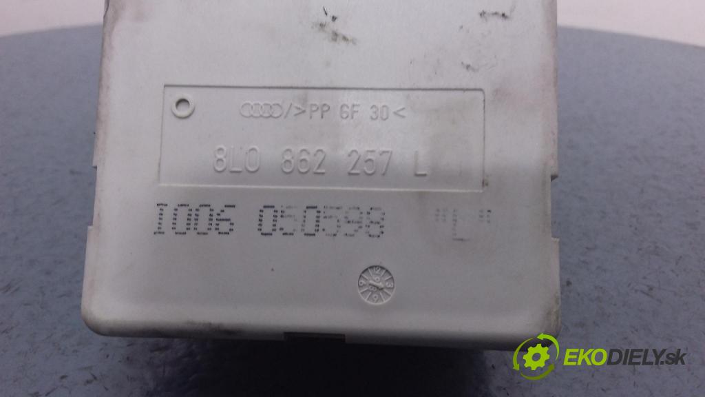 Audi A4 1998 pompa Centrálny: Zámok: 8L0862257L\