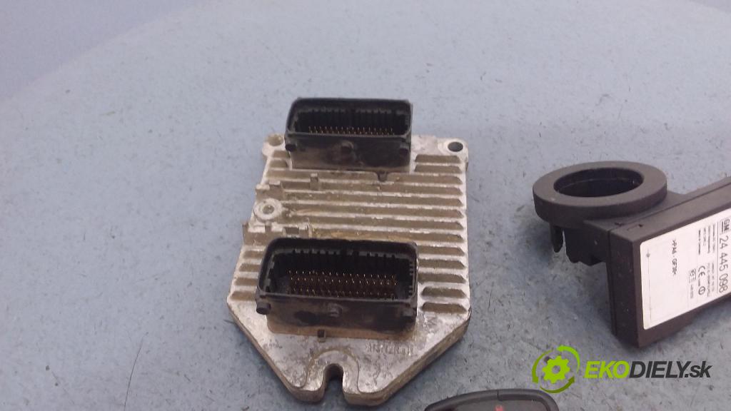 Opel Zafira 2003 riadiaca jednotka Motor: 55351752