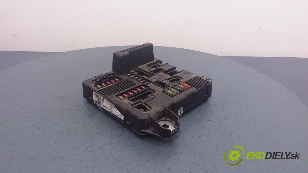 Renault Megane 2003 skrinka Poistky: 8200306033