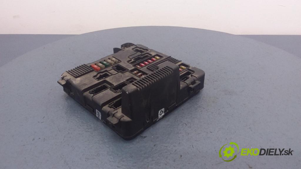 Renault Megane 2003 skrinka Poistky: 8200306033