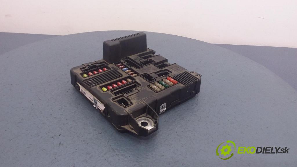 Renault Megane 2004 skrinka Poistky: 8200306033A