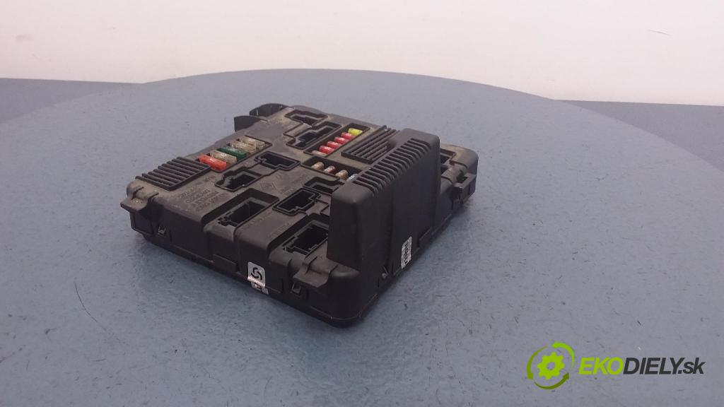 Renault Megane 2004 skrinka Poistky: 8200306033A