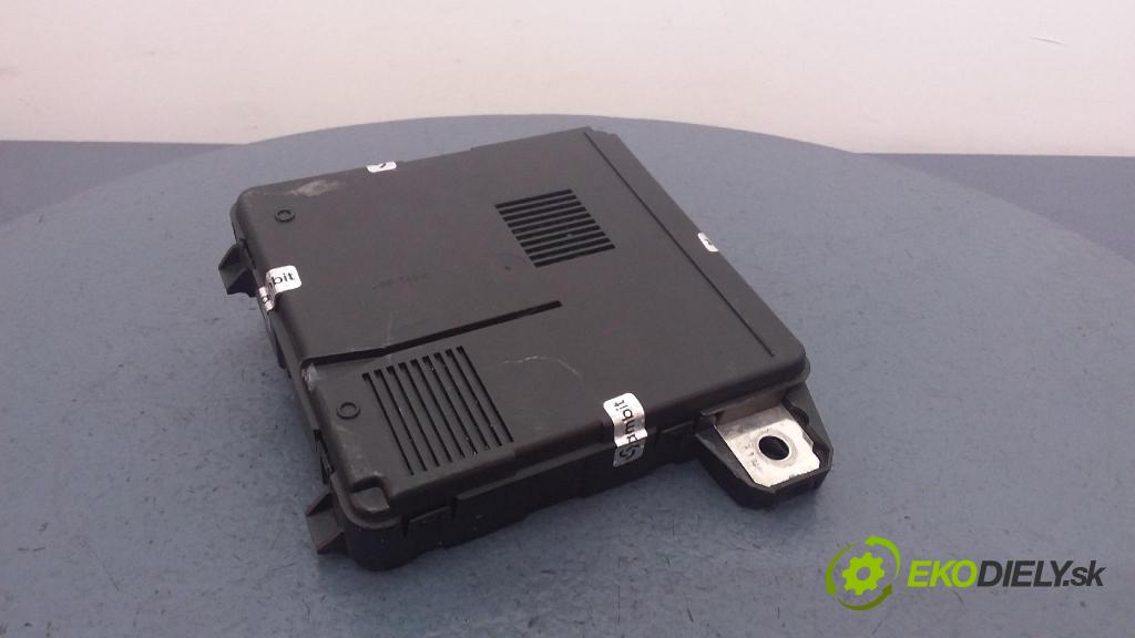 Renault Megane 2004 skrinka Poistky: 8200306033A