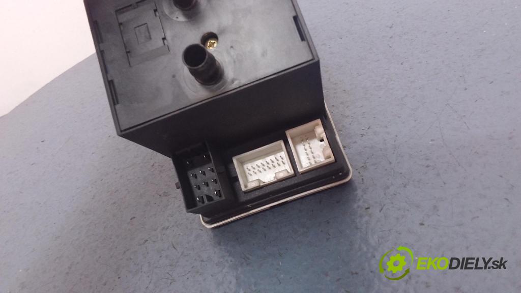 Audi A3 1998 pompa Centrálny: Zámok: 8L0826257L