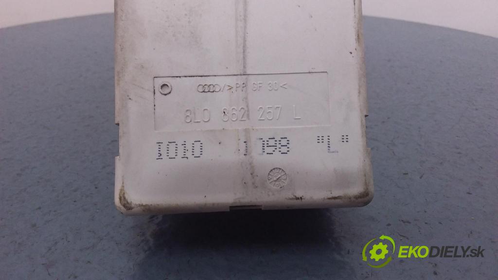 Audi A3 1998 pompa Centrálny: Zámok: 8L0826257L