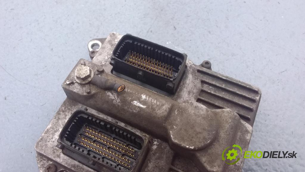 Opel Zafira 2005 riadiaca jednotka Motor: 55353843