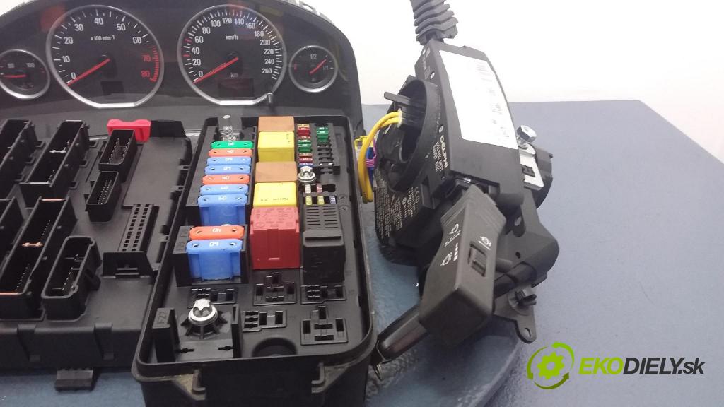 Opel Vectra 2004 riadiaca jednotka Motor: 55354416