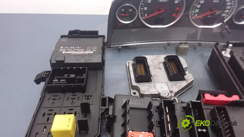 Opel Vectra 2004 riadiaca jednotka Motor: 55354416