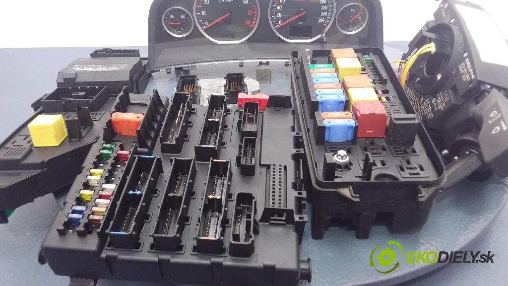 Opel Vectra 2004 riadiaca jednotka Motor: 55354416