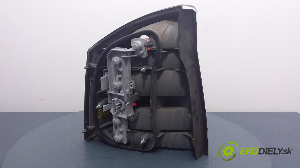 Opel Vectra 2004 svetlo / reflektor zad Prava: Vonkajsia: 13131002