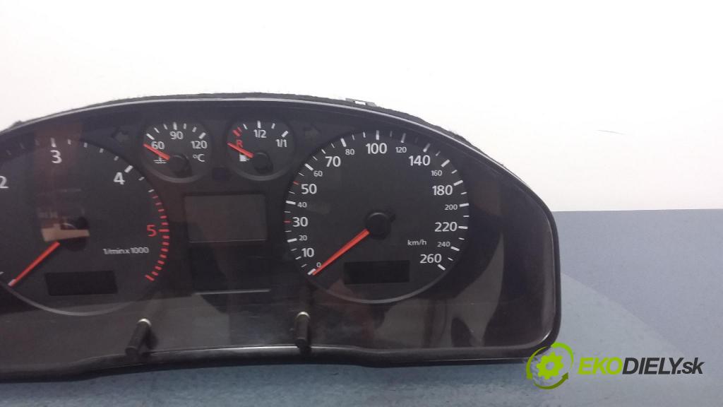 Audi A4 2000 prístrojovka/ budíky 8D0920900R