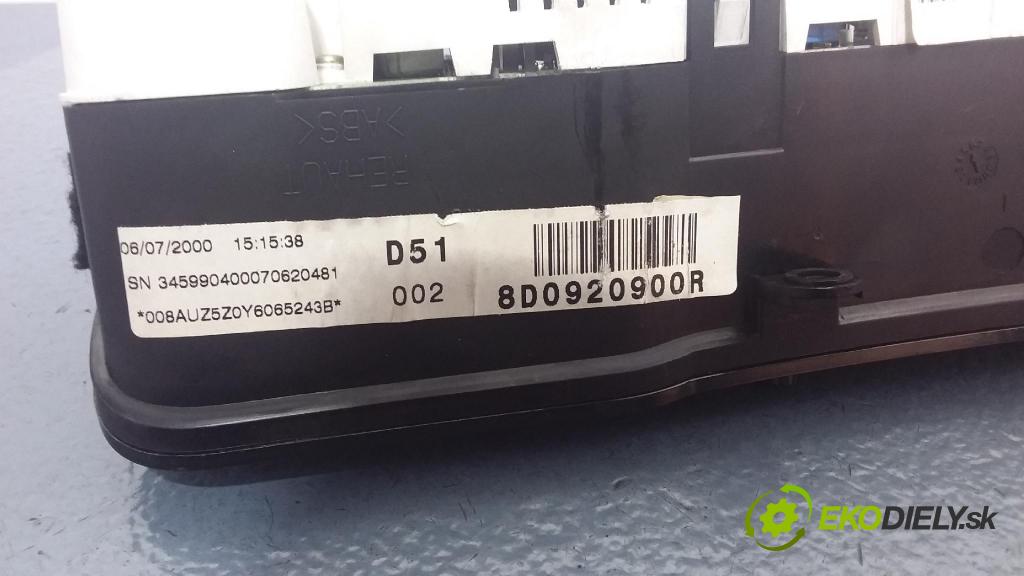 Audi A4 2000 prístrojovka/ budíky 8D0920900R