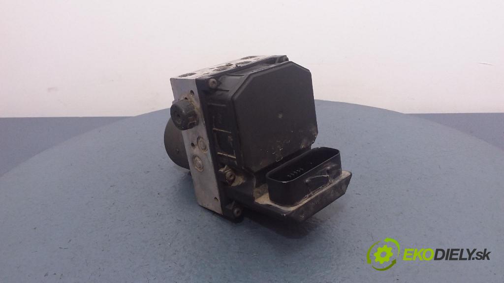 Volkswagen Passat 2004 čerpadlo ABS x 4B0614517H