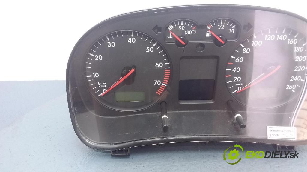 Volkswagen Golf 2002 Přístrojová deska 1J0920826G