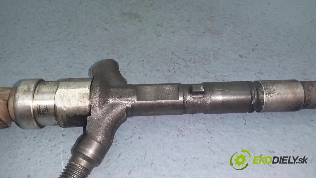 Toyota Avensis 2002 vstrek 23670-27030