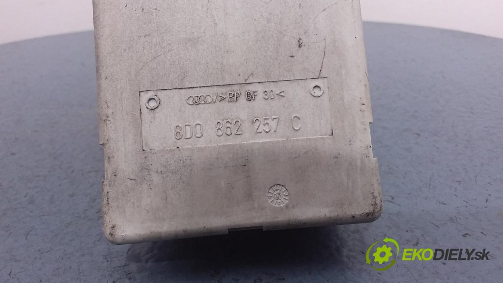 Audi A4 2000 pompa Centrálny: Zámok: 8D0862257C