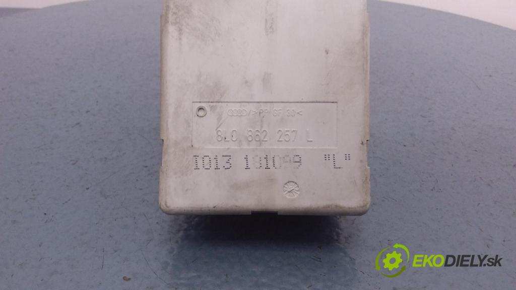 Audi A4 2000 pompa Centrálny: Zámok: 8L0862257L