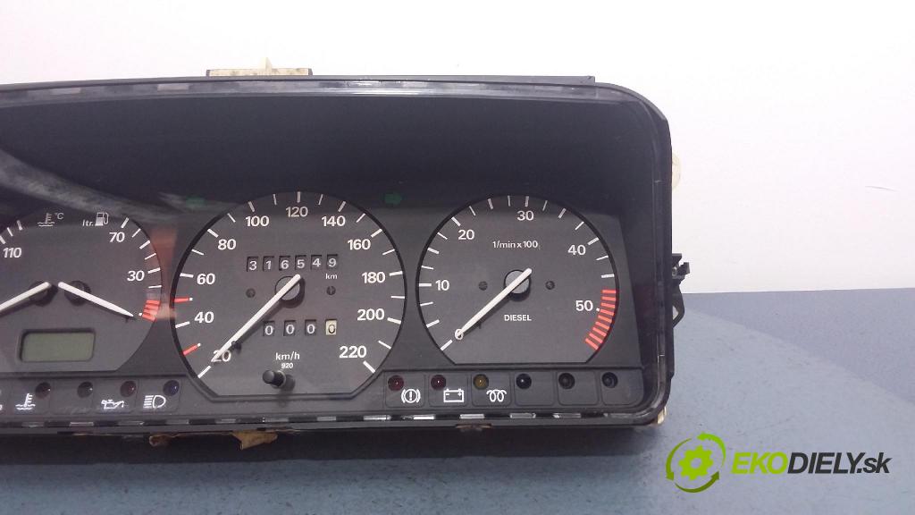 Volkswagen Passat 1994 Přístrojová deska 3A0919033C