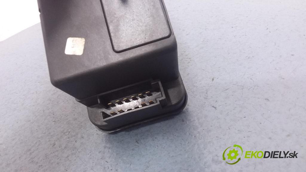 Volkswagen Passat 1991 pompa Centrálny: Zámok: 357962257