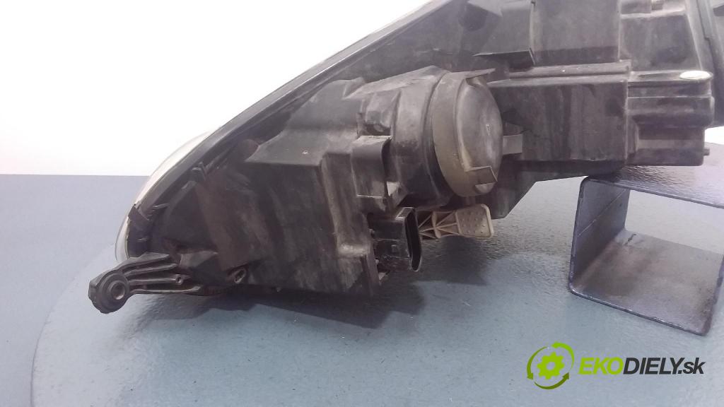 Volkswagen Golf 2005 světlo v pravo: 1K6941006N
