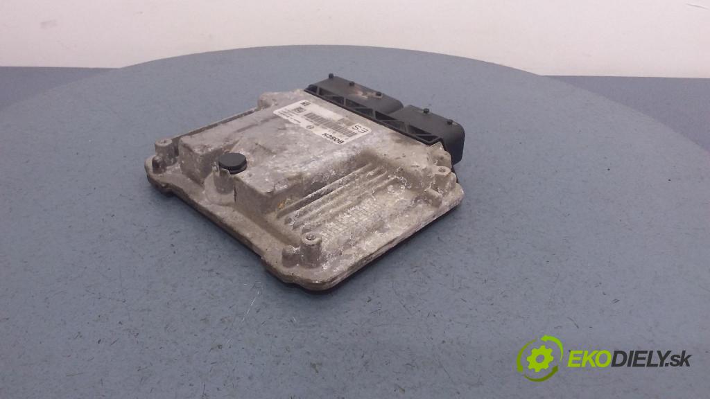 Opel Vectra 2006 riadiaca jednotka Motor: 55205632
