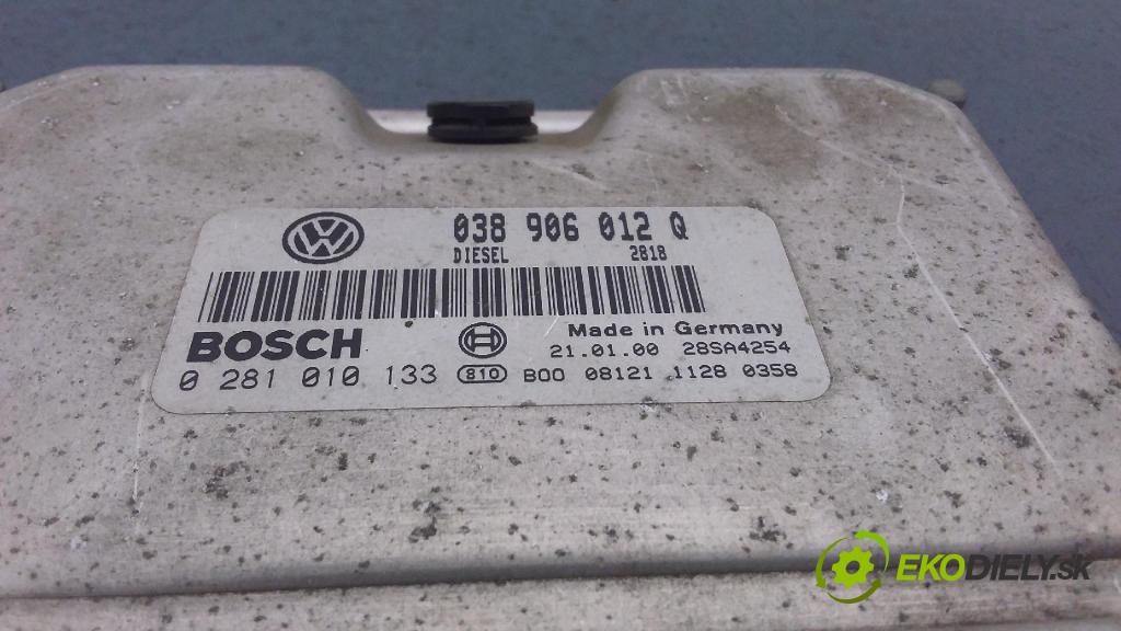 Volkswagen New beetle 2000 řídící jednotka Motor: 038906012Q