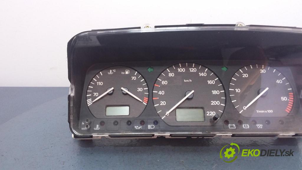 Volkswagen Passat variant 1995 Přístrojová deska 3A0919860M