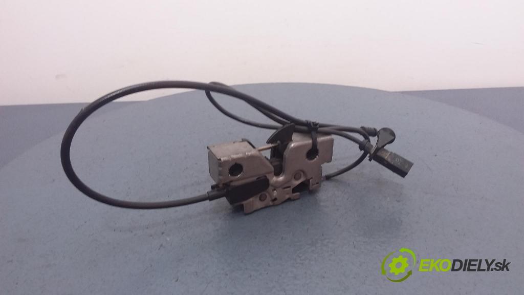 Skoda Fabia 2020 zámek masky: 6V0823509D
