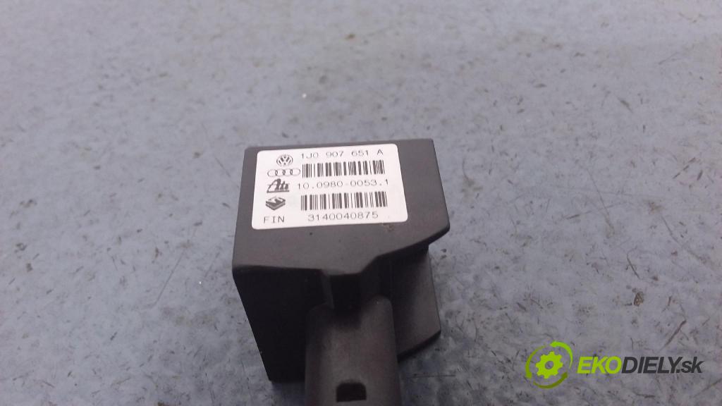 Audi A3 2000 snímač ESP. 1J0907651A