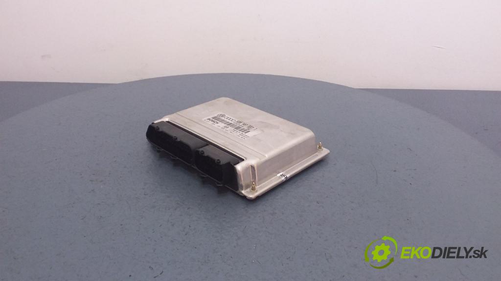 Volkswagen Passat 1997 riadiaca jednotka Motor: 8D0907557T