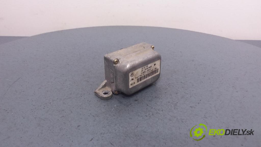 Volkswagen Bora 2001 snímač ESP. 1J1907637C