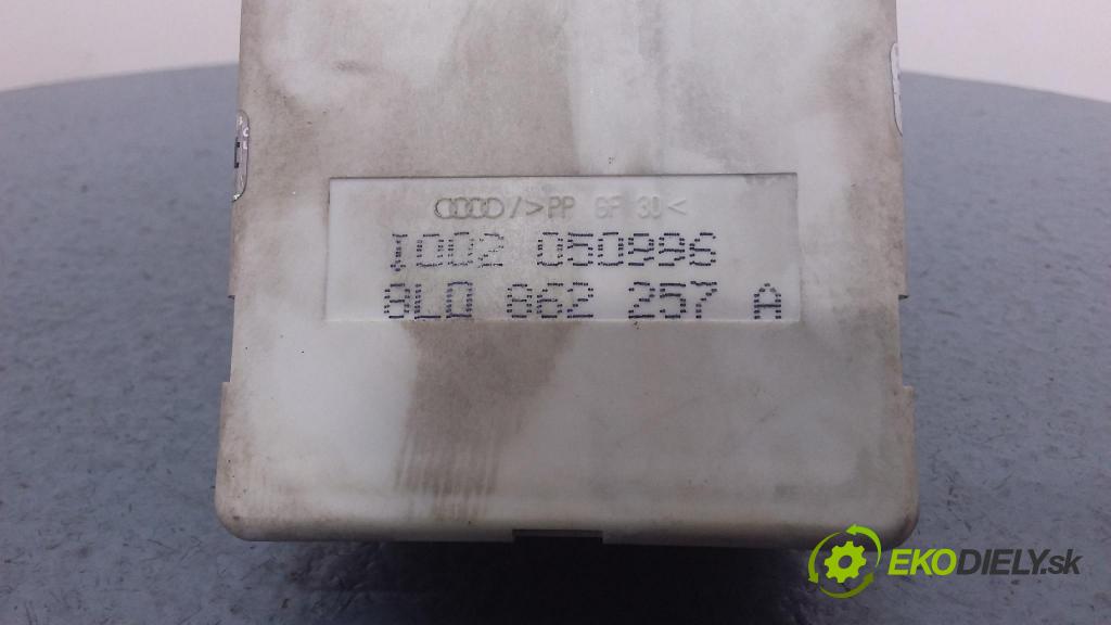 Audi A4 1999 pompa Centrálny: Zámok: 8L0862257A