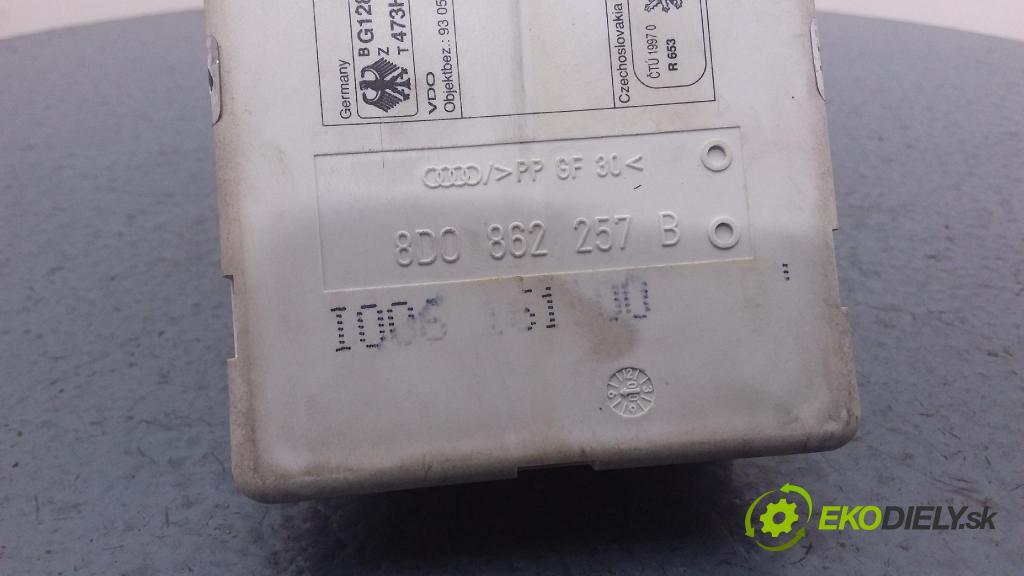 Audi A4 1999 pompa Centrálny: Zámok: 8D0862257B