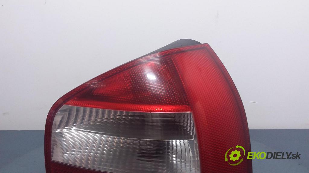 Audi A3 2000 svetlo / reflektor zad Prava: Vonkajsia: 8L0945096B